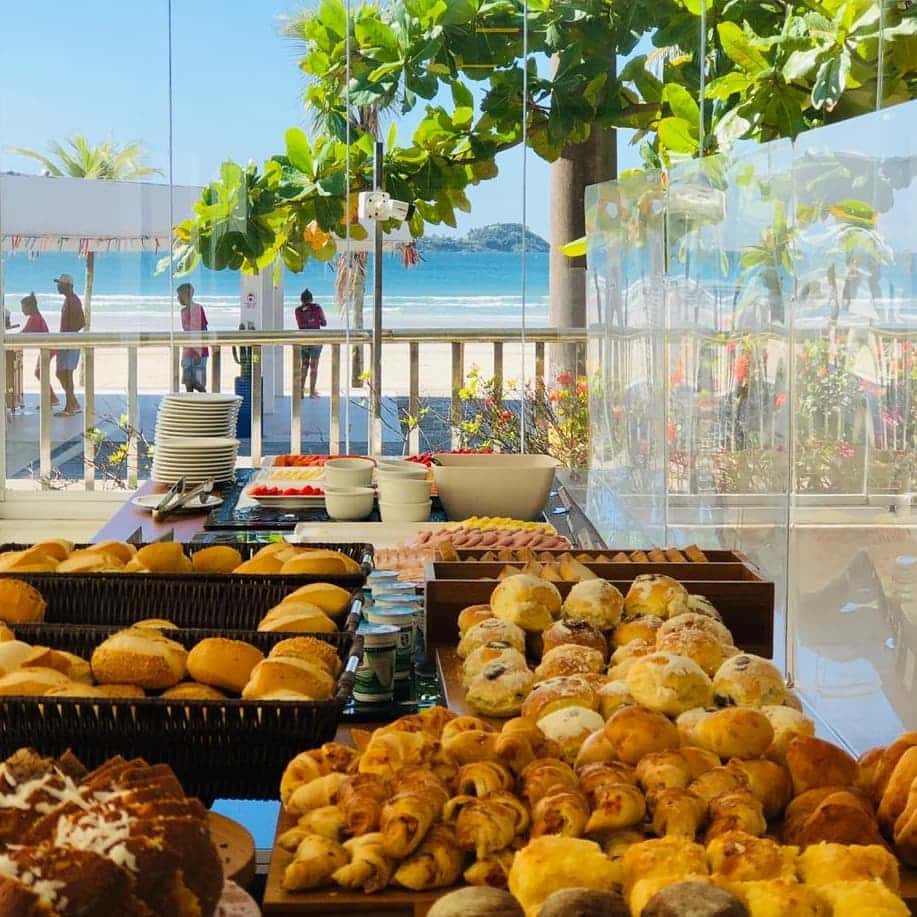 Hotel no Guarujá: conheça alguns dos principais atrativos do Doral! café da manha - las vieras