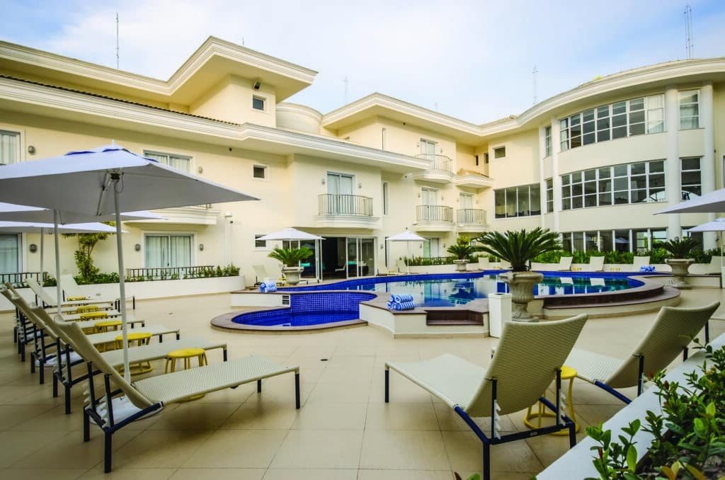 Praia das Pitangueiras: a praia em homenagem às pitangas! Hotel Doral Guarujá - piscina