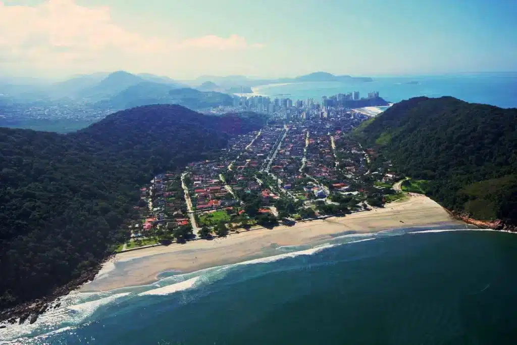 Pontos turísticos do Guarujá: os 13 melhores para você visitar! Praia do Guaiuba - pontos turísticos do Guarujá