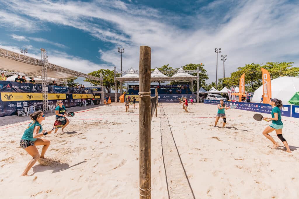 Beach tennis no Guarujá: a sensação do verão já chegou à cidade! Circuito Mundial de Beach Tennis