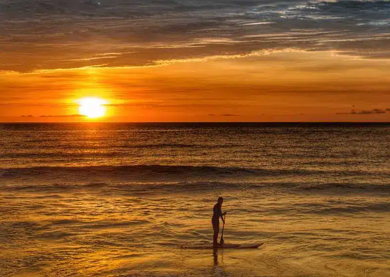 Pontos turísticos do Guarujá: os 13 melhores para você visitar! Por do sol praia Guarujá - Hotel Doral Guarujá