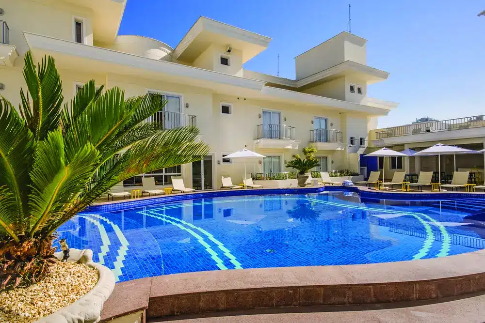 Onde fica a praia Cheira Limão? CALOR-GUARUJA-PISCINA-Hotel-Doral-Guaruja