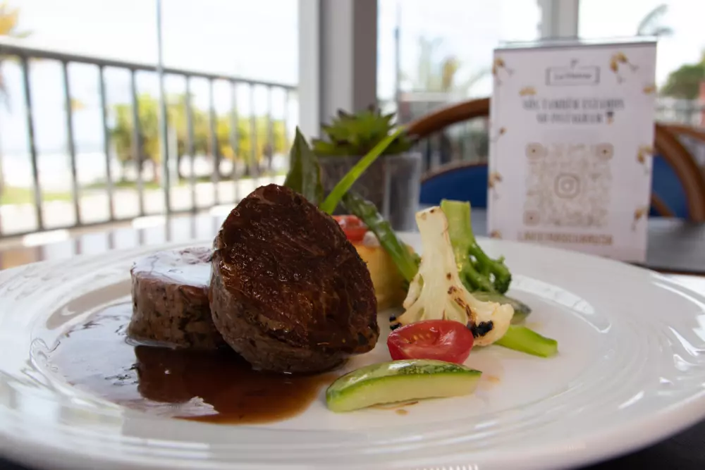 Hotel Doral Guarujá: Hotel Beira Mar na Enseada, Guarujá 2025 DORAL-BEIRA-MAR-Restaurante-sobremesa