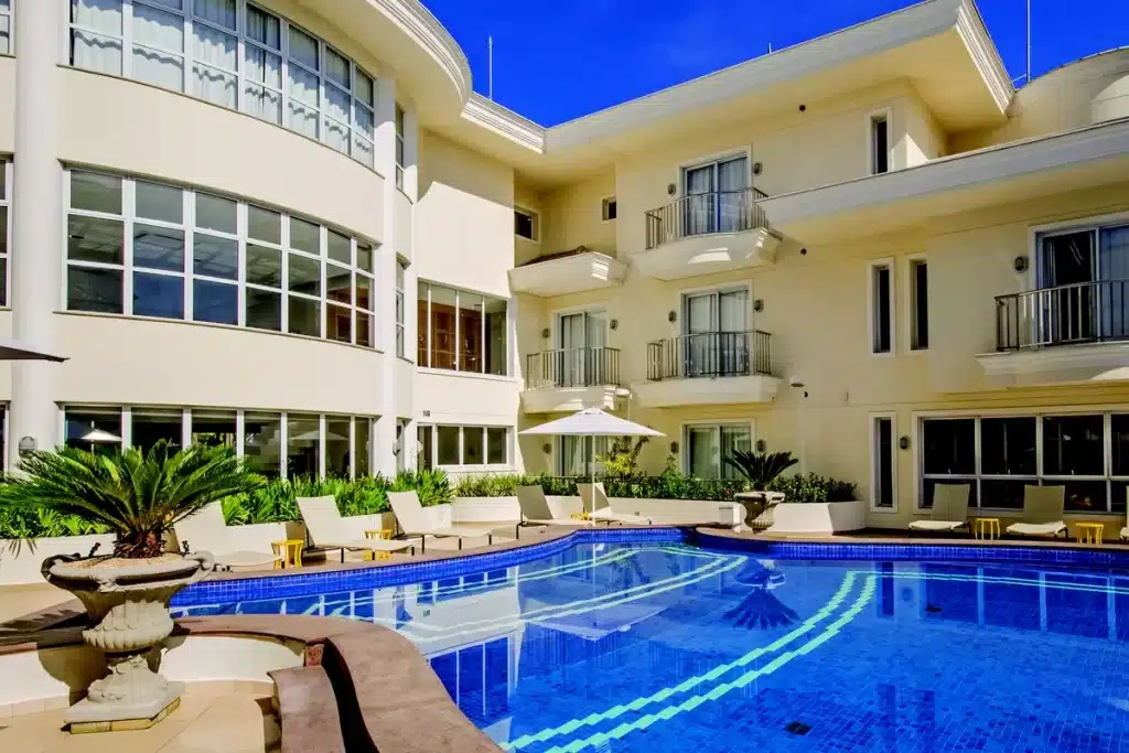 Praia Branca: a última praia do Guarujá! PRAIA-BRANCA-Doral-piscina-e-janelas-dos-quartos