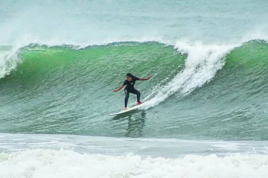 Guarujá vs. Caraguatatuba: Uma Comparação Detalhada das Opções de Esportes Náuticos e Surf Guarujá vs. Caraguatatuba: Uma Comparação Detalhada das Opções de Esportes Náuticos e Surf
