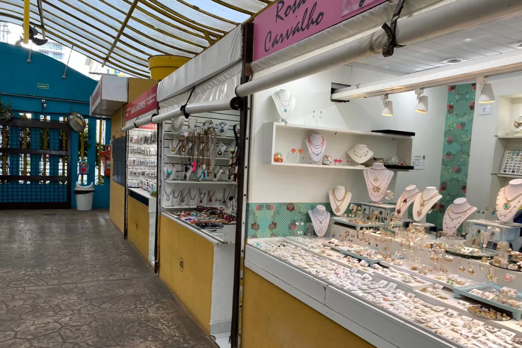 Guia de Compras no Guarujá: Lojas e Feiras Imperdíveis Guia de Compras no Guarujá: Lojas e Feiras Imperdíveis