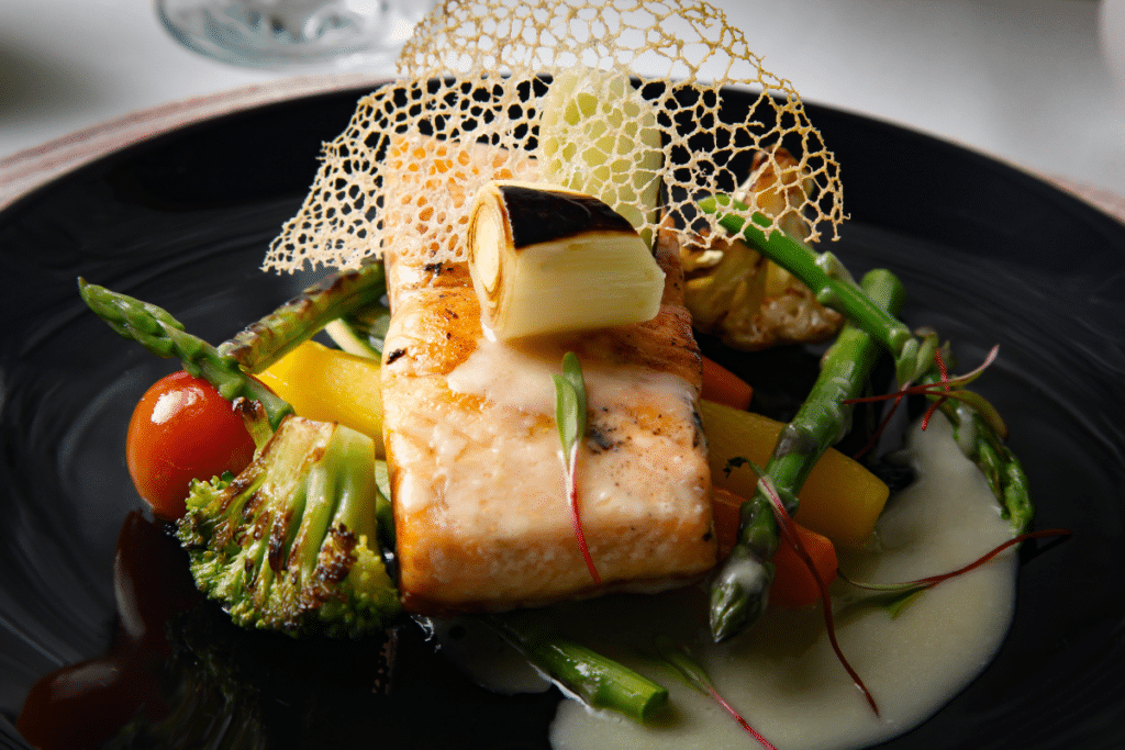 Hotel Guarujá Enseada a plate of food on a white plate