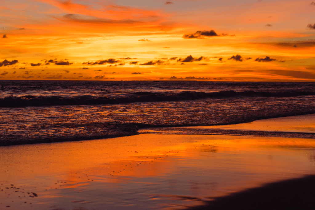 Meditação à Beira-Mar: Encontre Paz no Guarujá Meditação à Beira-Mar: Encontre Paz no Guarujá