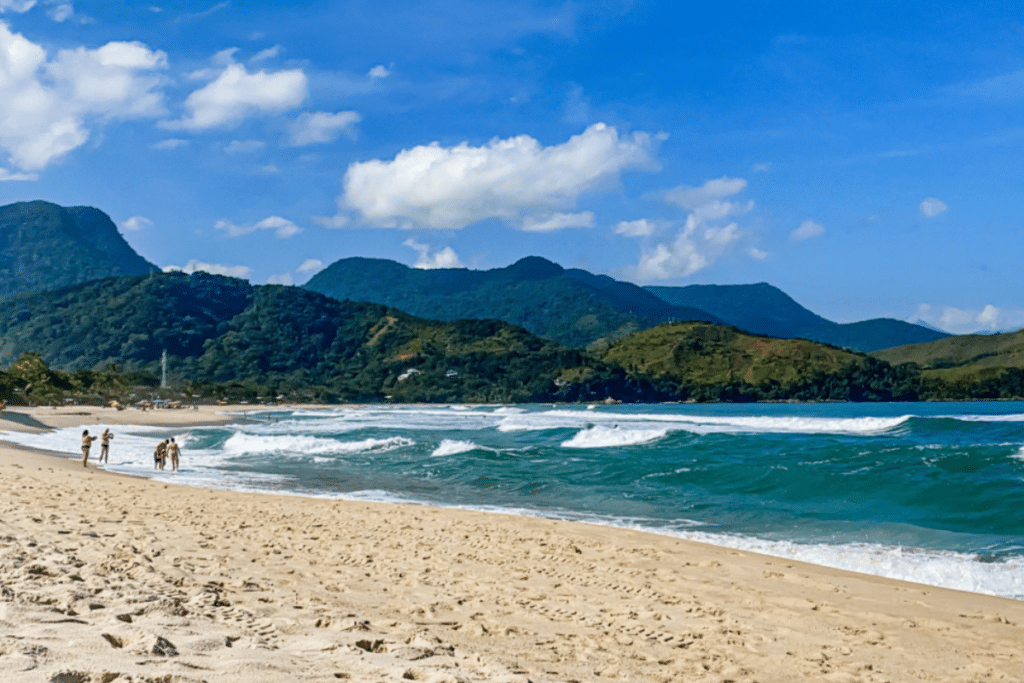 Praia do Guarujá vs. Praia de Maresias: Qual é a Melhor para o Seu Estilo? Praia do Guarujá vs. Praia de Maresias: Qual é a Melhor para o Seu Estilo?