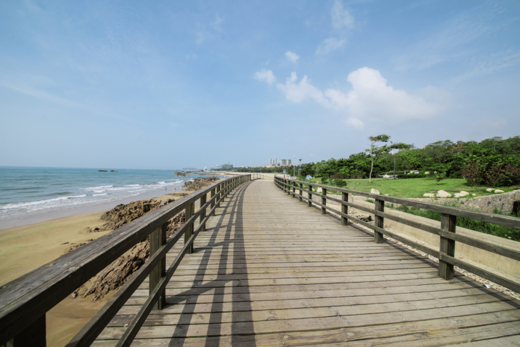 Praias Acessíveis no Guarujá: Sol, Mar e Inclusão para Todos Praias Acessíveis no Guarujá: Sol, Mar e Inclusão para Todos