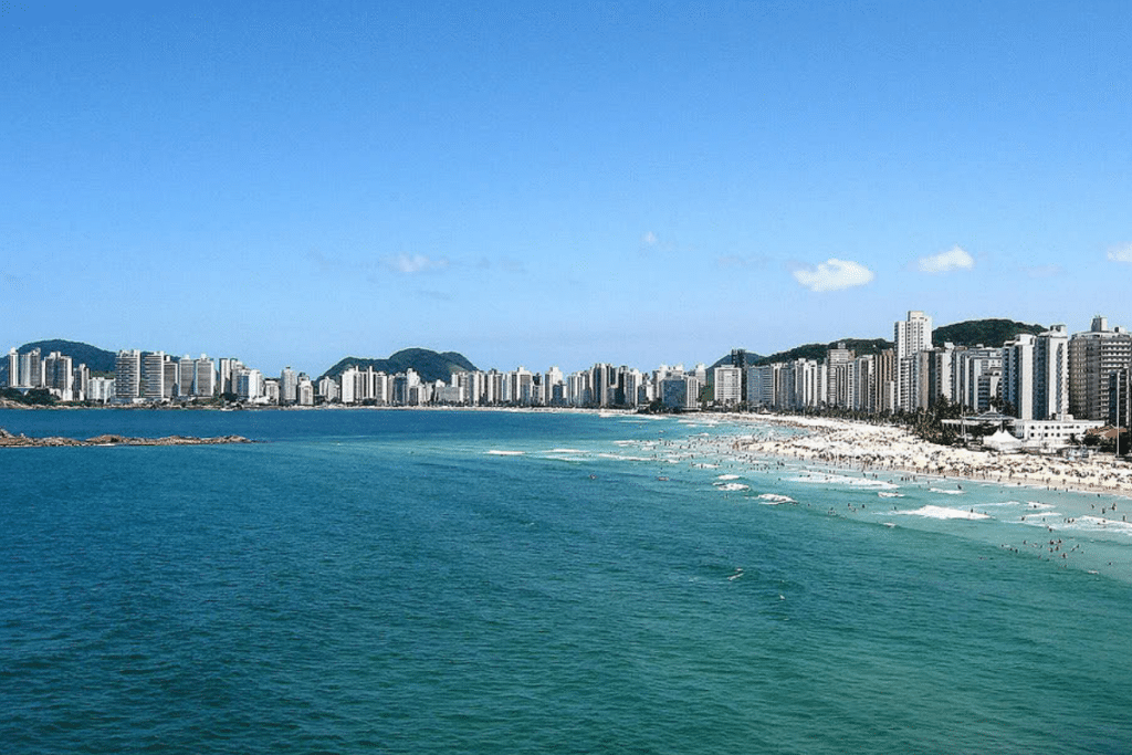 Praias Urbanas vs. Praias Isoladas: Qual Escolher no Guarujá? Praias Urbanas vs. Praias Isoladas: Qual Escolher no Guarujá?