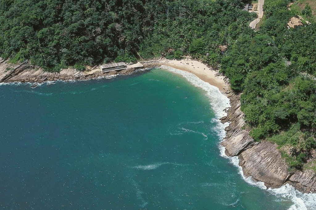 Praias Urbanas vs. Praias Isoladas: Qual Escolher no Guarujá? Praias Urbanas vs. Praias Isoladas: Qual Escolher no Guarujá?