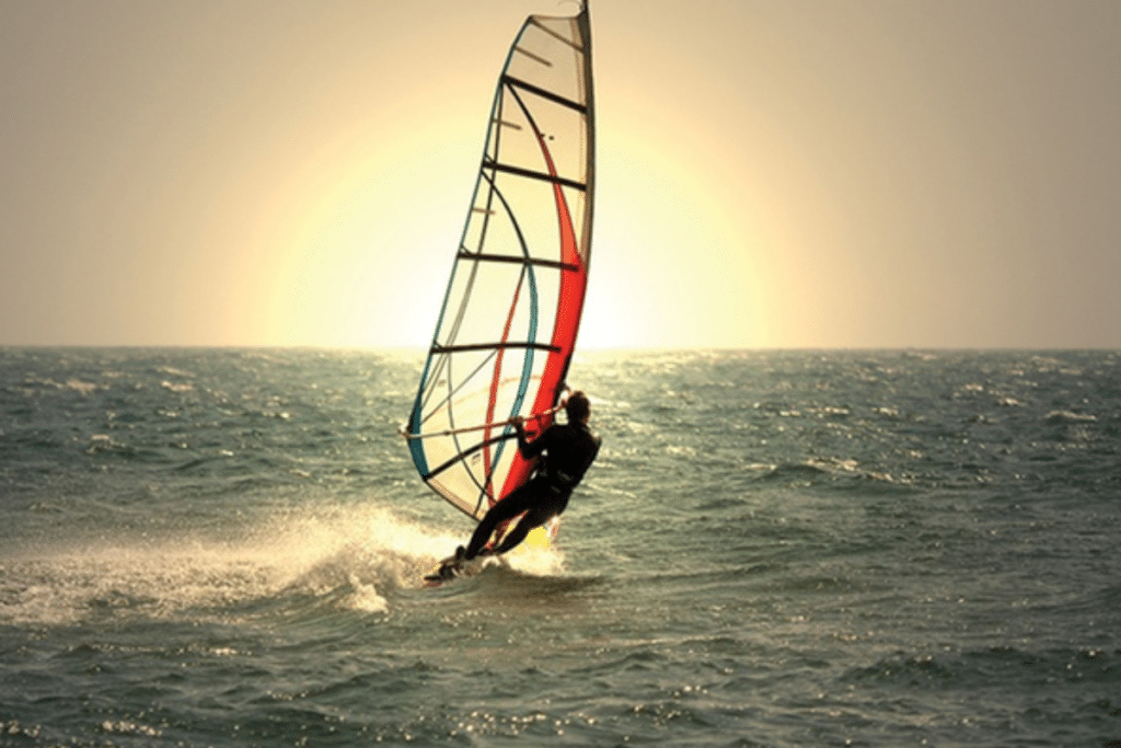 Esportes Aquáticos no Guarujá: Adrenalina e Mar Azul para os Destemidos Esportes Aquáticos no Guarujá: Adrenalina e Mar Azul para os Destemidos