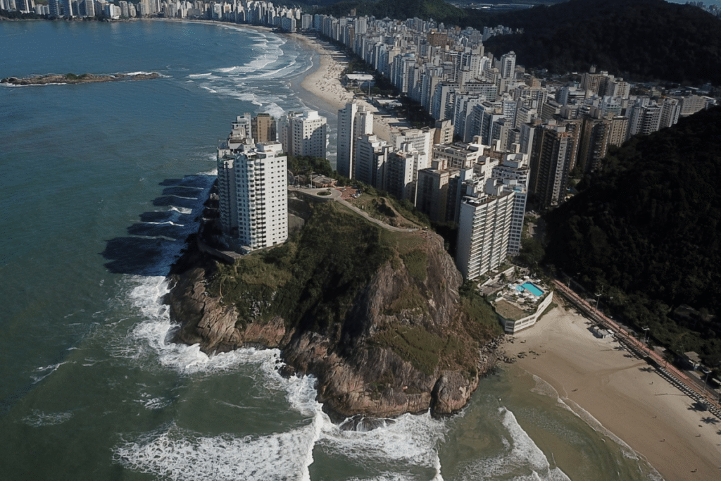 Explorando as Praias do Guarujá de Forma Sustentável: Benefícios e Desafios de Viajar com Carro Elétrico Explorando as Praias do Guarujá de Forma Sustentável: Benefícios e Desafios de Viajar com Carro Elétrico
