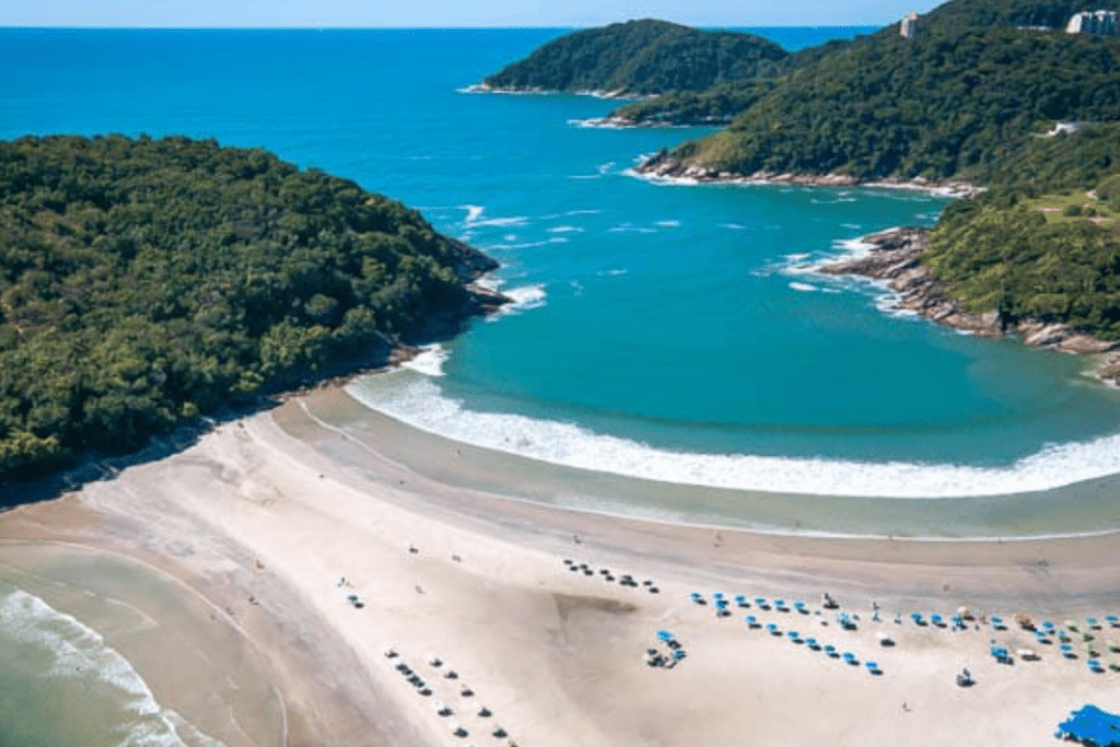 Praia do Mar Casado no Guarujá: Oásis de Beleza Natural Praia do Mar Casado no Guarujá: Oásis de Beleza Natural